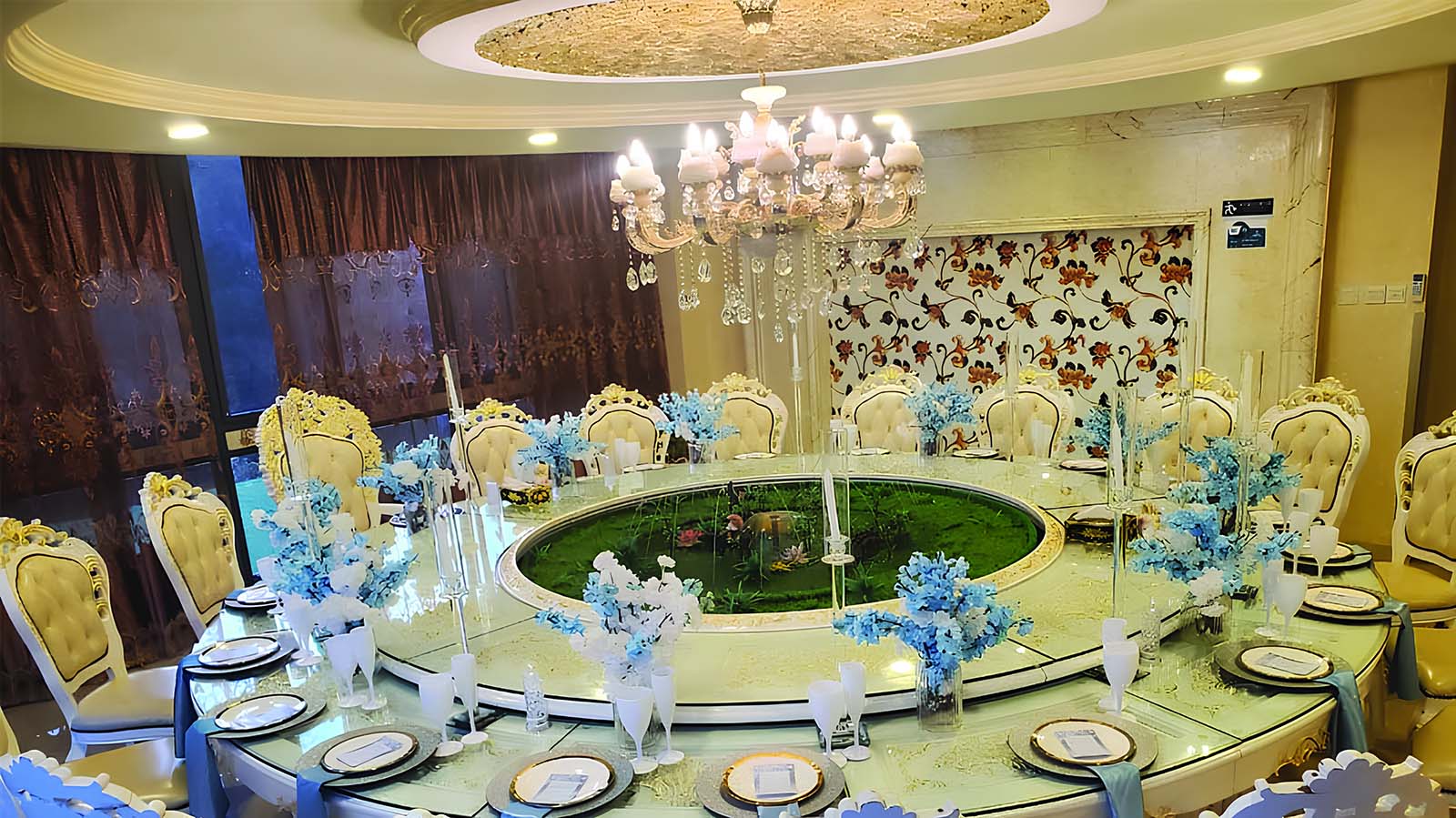 Restaurant & Kitchen